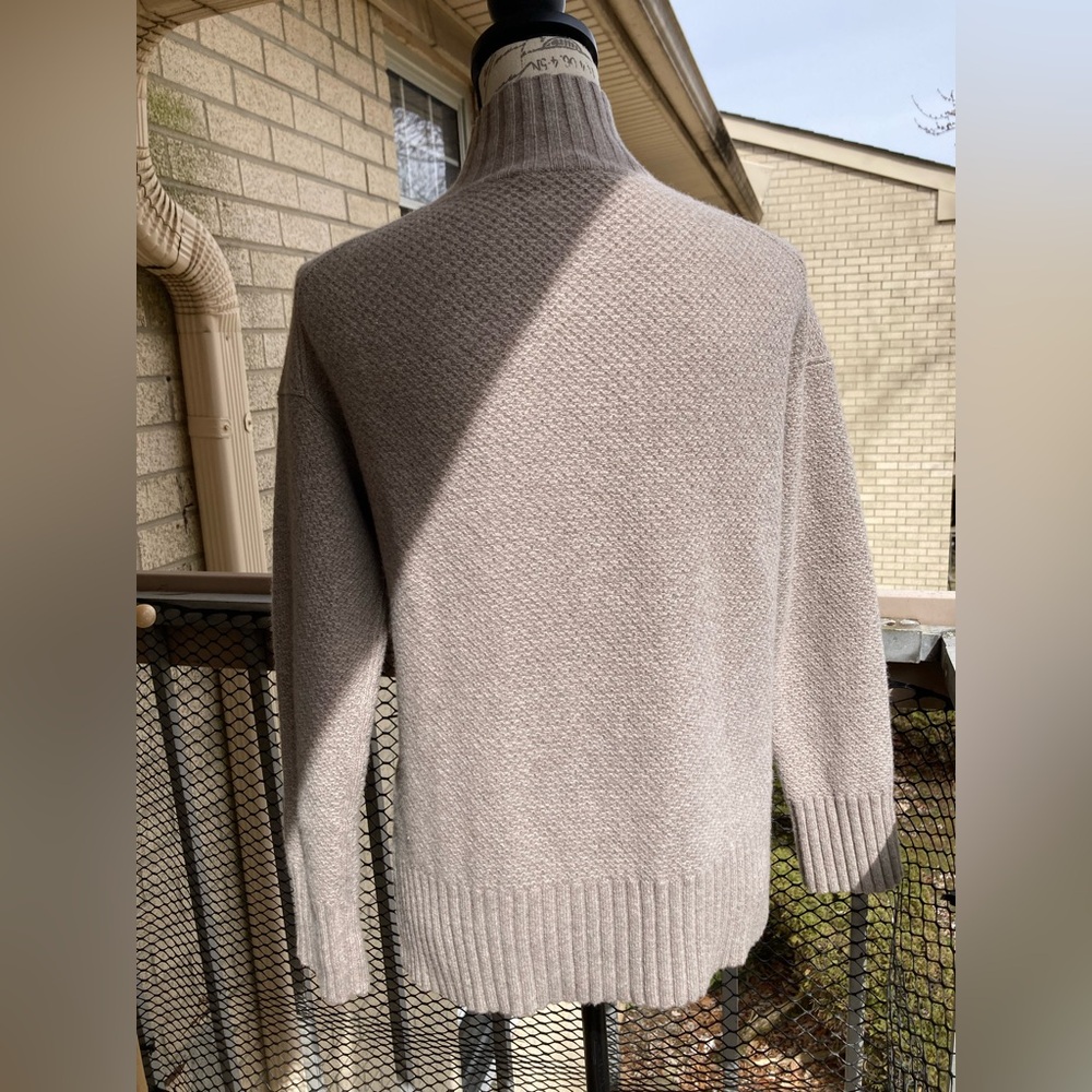 Everlane Cashmere & Wool Blend Waffle Knit Turtleneck Sweater Neutral Color - Picture 4 of 17
